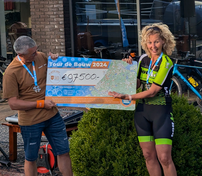 bouAd fietst Tour de Bouw 2024 voor Princes Máxima Centrum