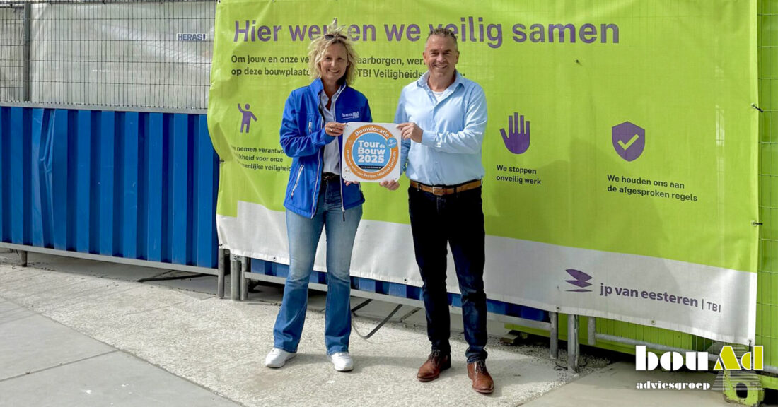 Overhandiging Tour de Bouw-locatiebordje aan J.P. van Eesteren | TBI